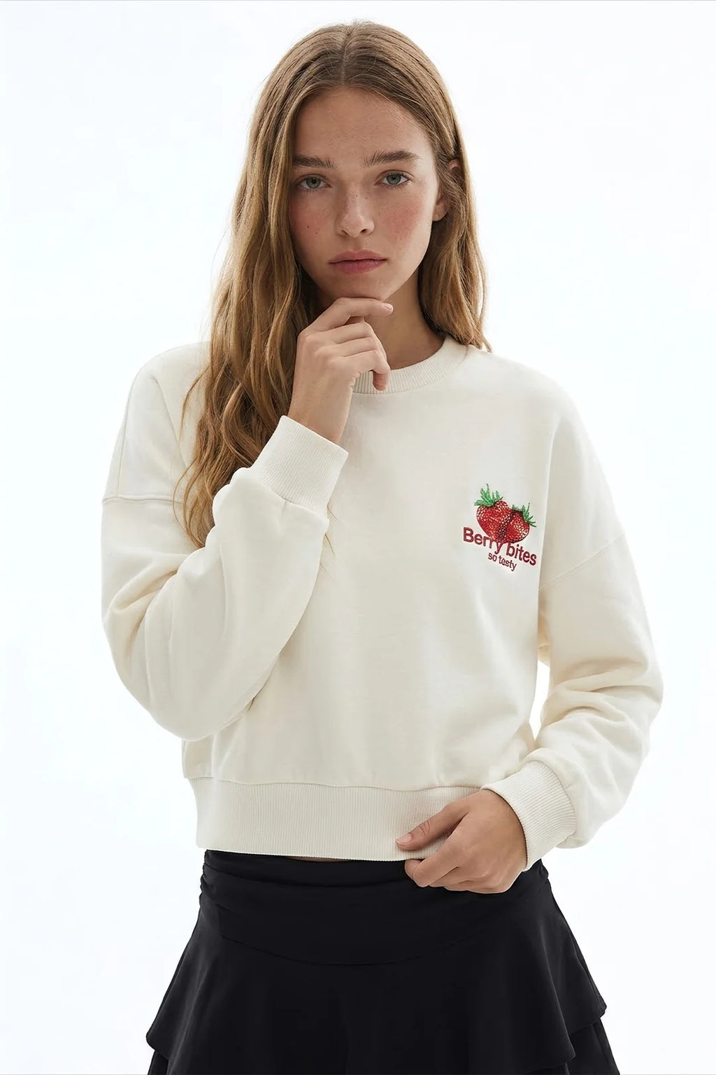 Çilek Baskılı Kadın Crop Sweatshirt Ekru