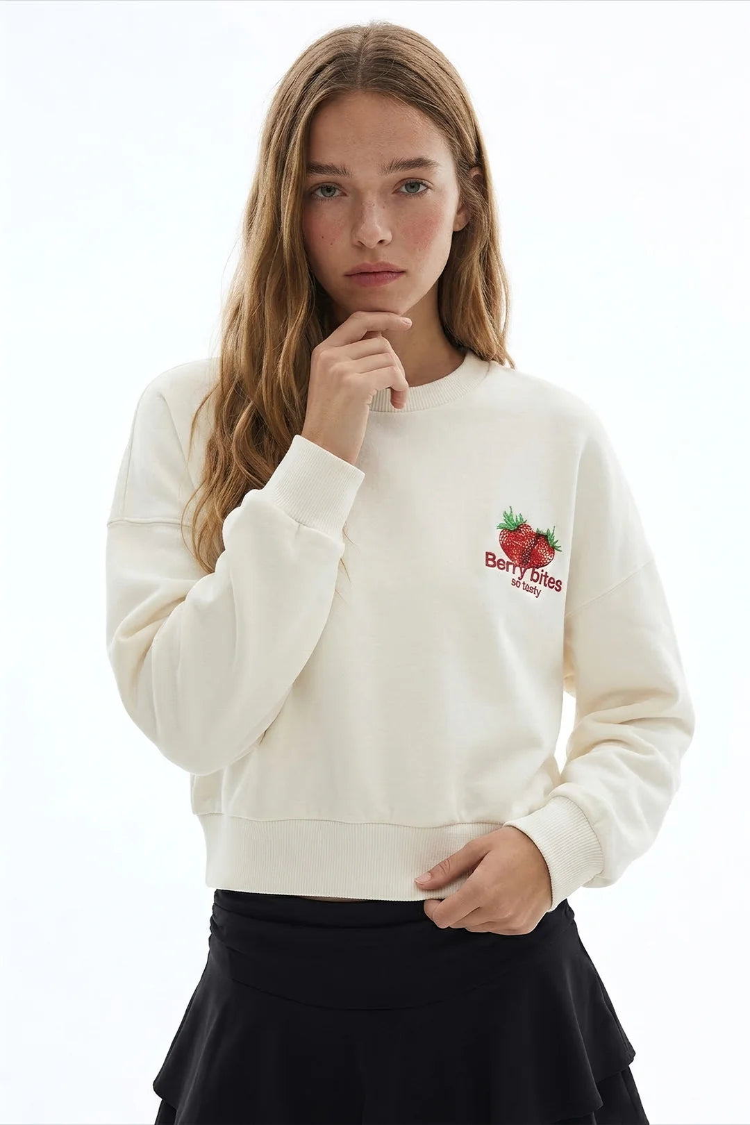 Çilek Baskılı Kadın Crop Sweatshirt Ekru