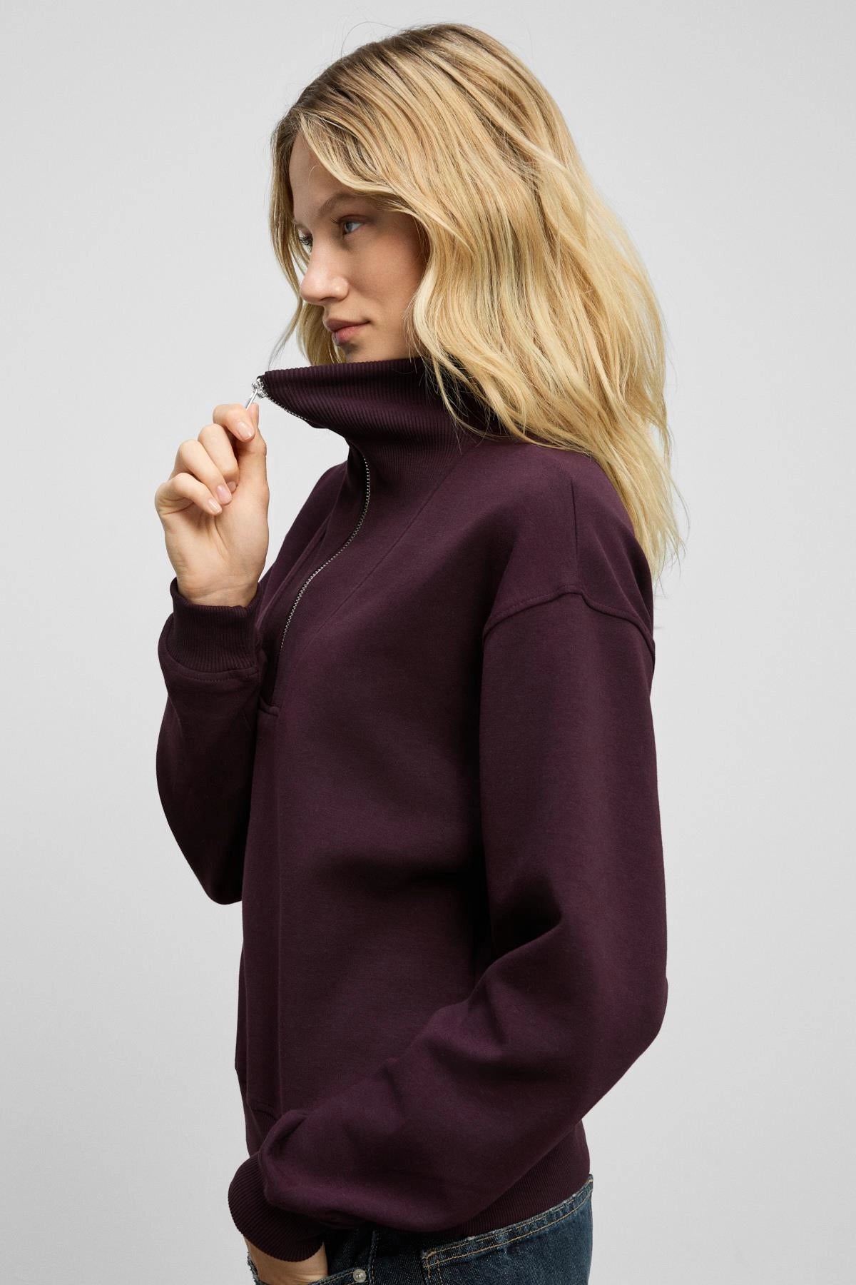 Kadın Bordo Yumuşak Polarlı Kumaşlı Yakası Fermuarlı Regular Sweatshirt