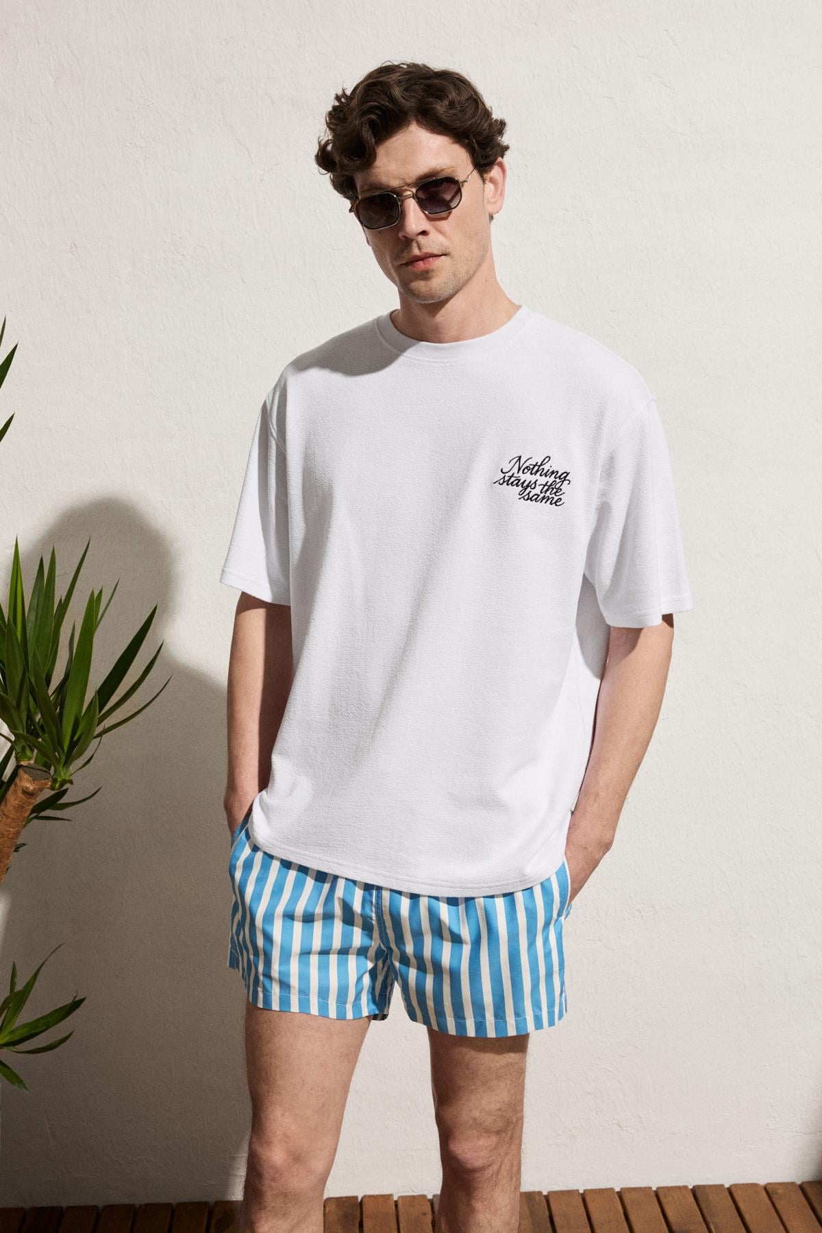 Erkek Organik Pamuklu Baskı Ve Nakışlı Bisiklet Yaka Strüktürlü Oversıze Beyaz T-Shirt
