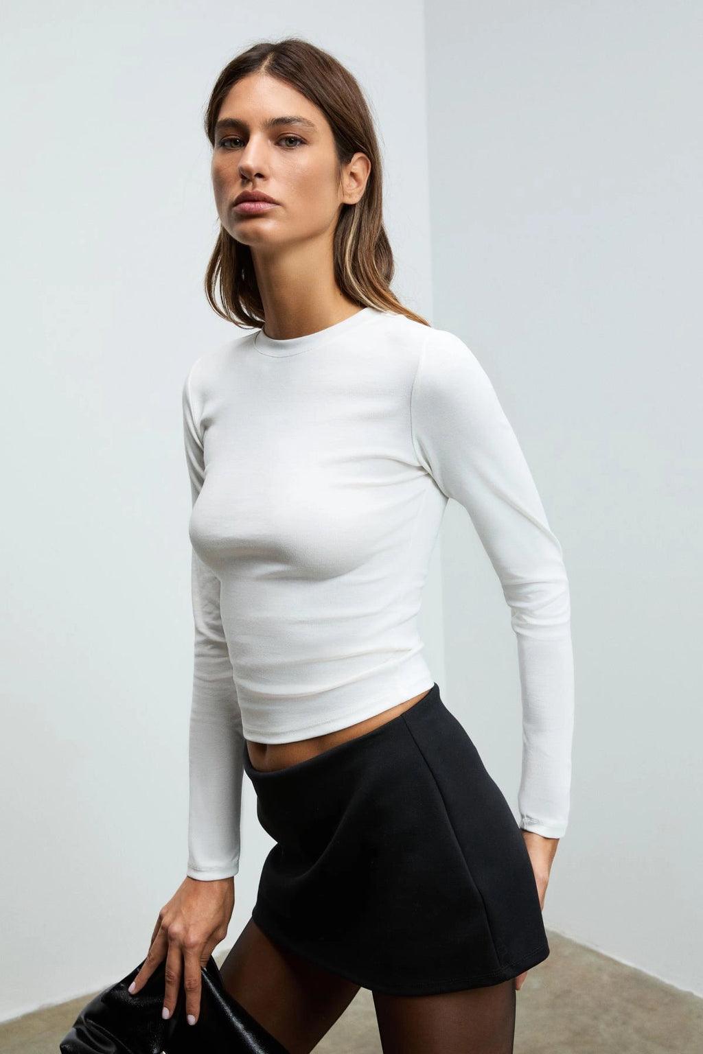 Esnek Kumaşlı Vücuda Oturan Slim Fit Uzun Kollu Beyaz T-Shirt