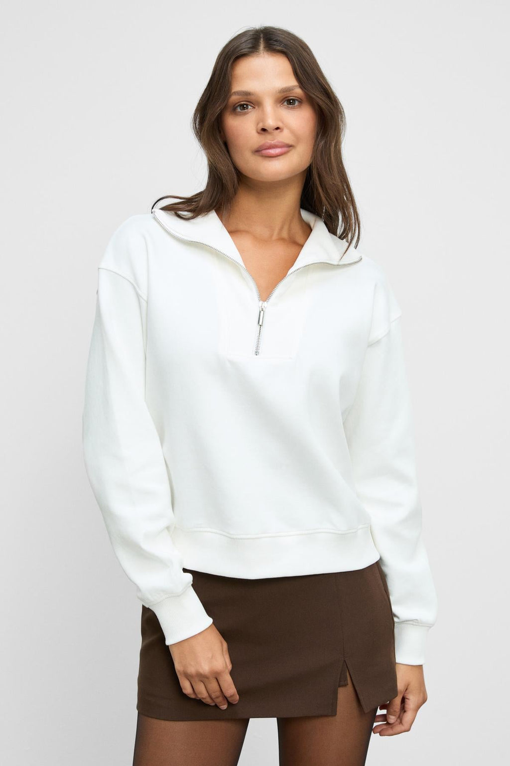 Kadın Beyaz Yumuşak Polarlı Kumaşlı Yakası Fermuarlı Regular Sweatshirt
