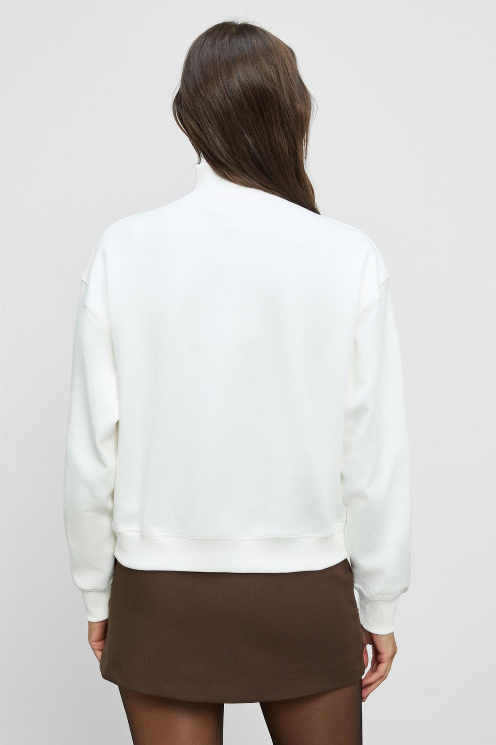 Kadın Beyaz Yumuşak Polarlı Kumaşlı Yakası Fermuarlı Regular Sweatshirt