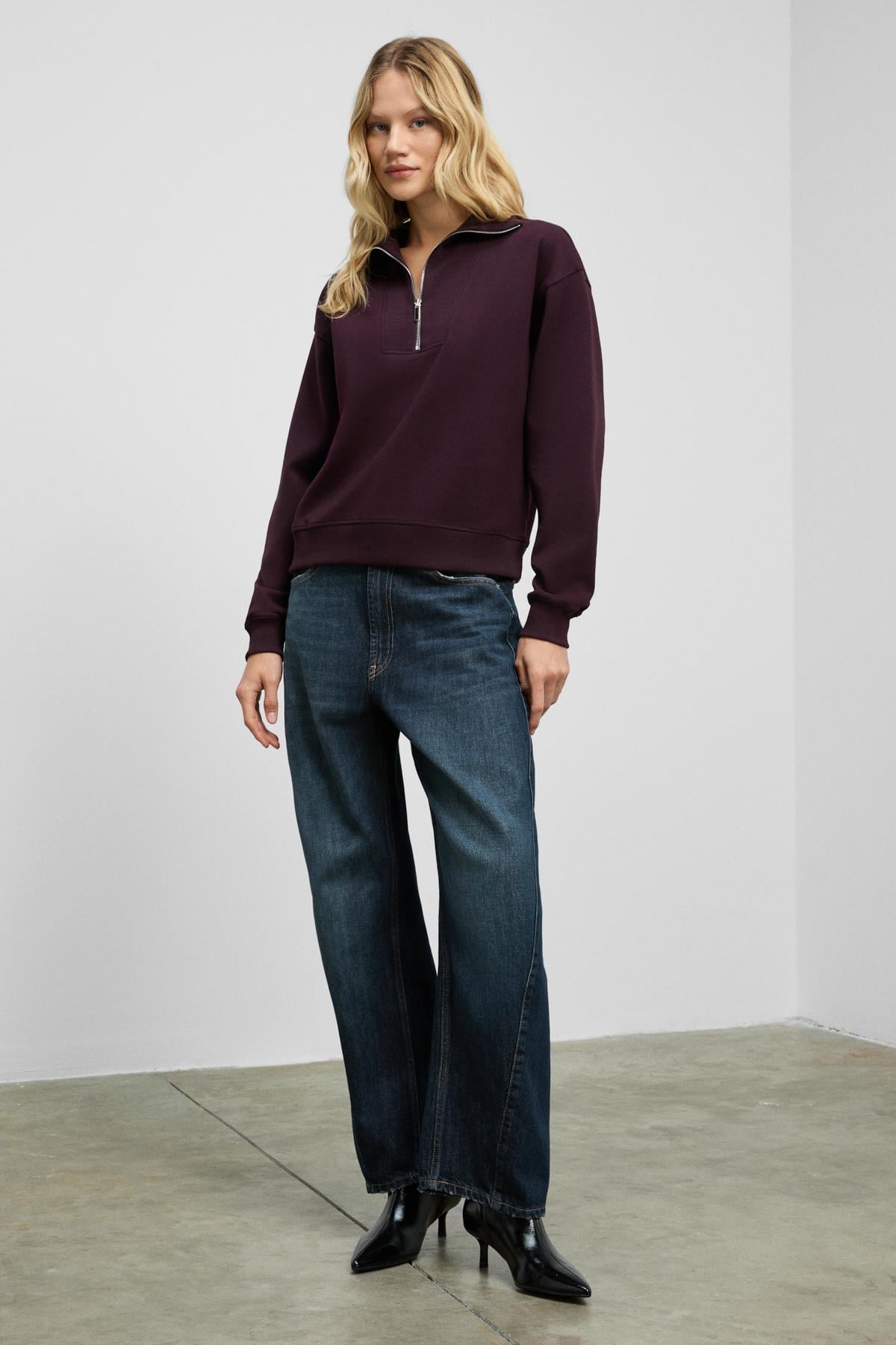 Kadın Bordo Yumuşak Polarlı Kumaşlı Yakası Fermuarlı Regular Sweatshirt