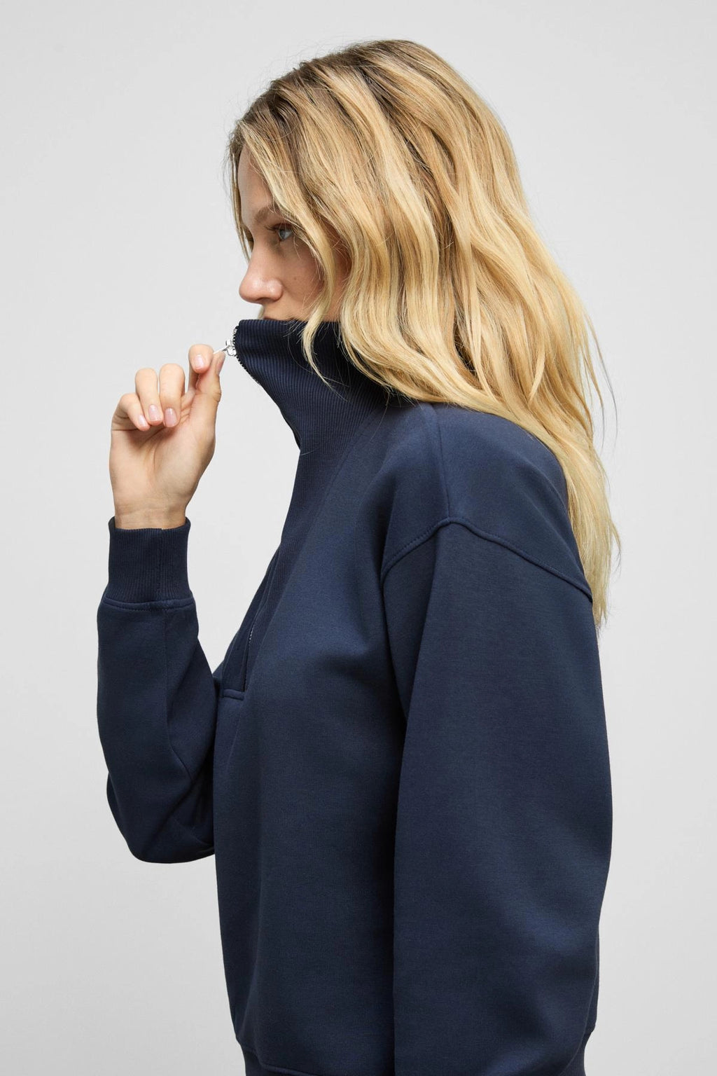 Kadın Lacivert Yumuşak Polarlı Kumaşlı Yakası Fermuarlı Regular Sweatshirt