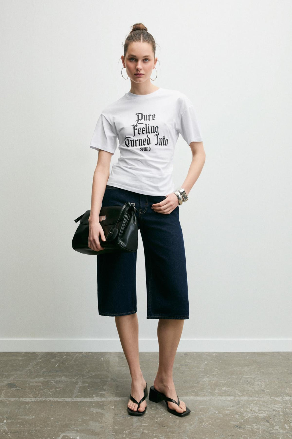 Kadın Yumuşak Kumaşlı %100 Pamuk Baskı Detaylı Beyaz T-Shirt