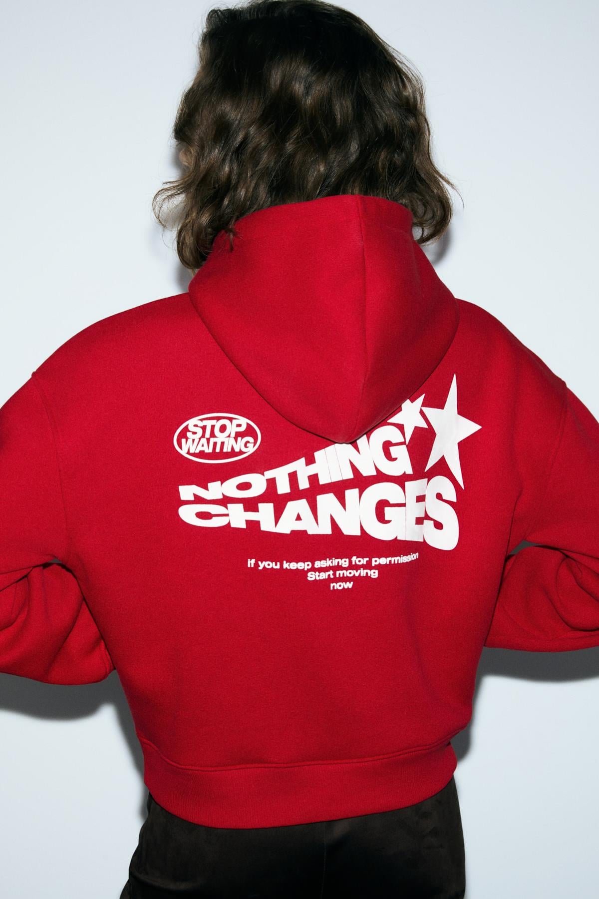 Kadın Kapüşonlu Organik Pamuklu İçi Polarlı Kangru Cepli Baskılı Nakışlı Kırmızı Sweatshirt